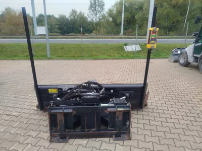 573717