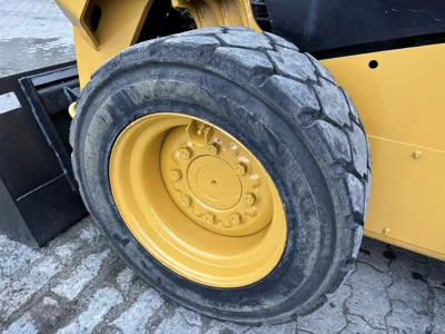 93040
