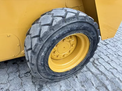 93040