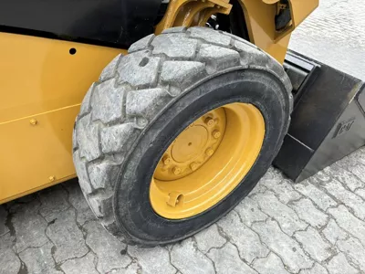 93040