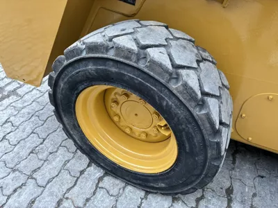 93040