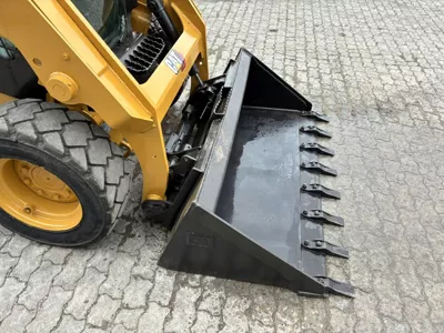 93040