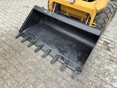 93040