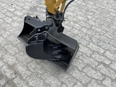 81028