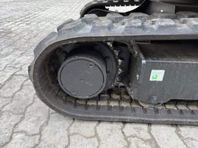 76400