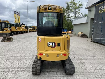 76400