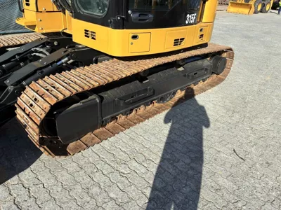 123704