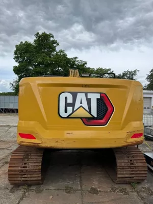 113613