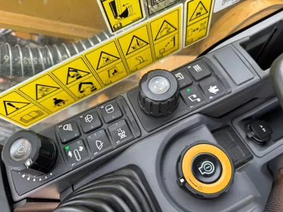 113613