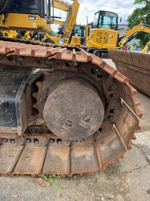 113613