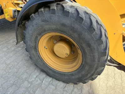111028