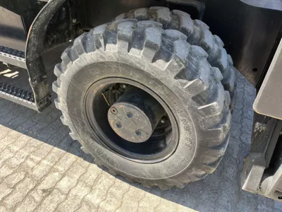 82527