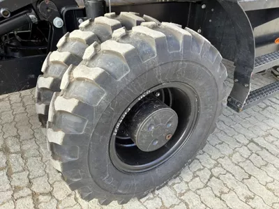 92994
