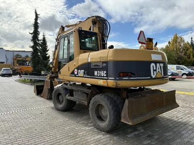 92933