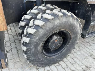 76279