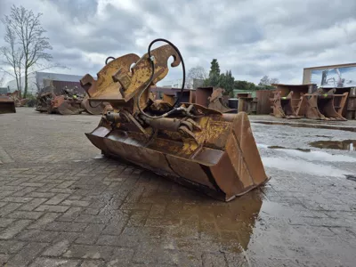 76322